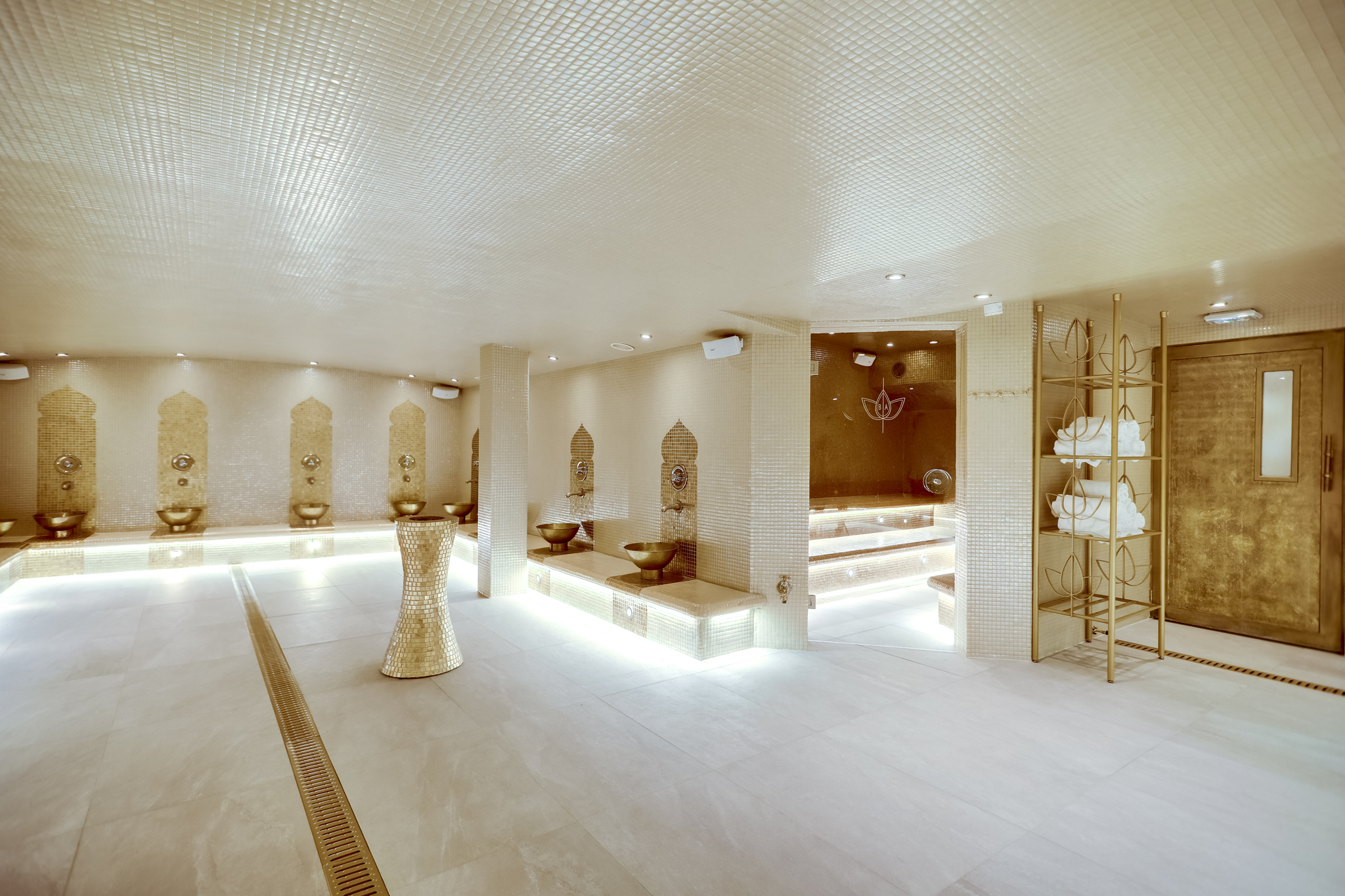 Hammam traditionnel "Or" aux Bains d’Alia à Bagneux, Paris.